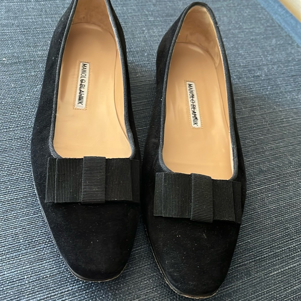 MANOLA BLAHNIK BLK SUEDE tuxedo shoe
